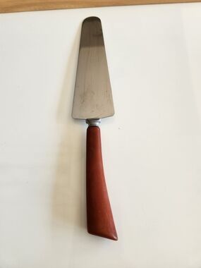 VINTAGE Cake/Pie Server with Bakelite Handle